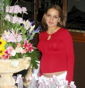 Marlene Issa recibió felicitaciones por el próximo nacimiento de su bebé.