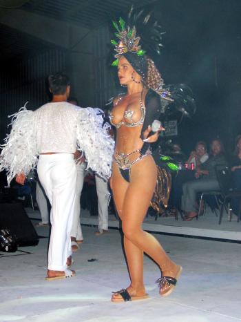 “Yo no soy bufón de nadie”. Cuando Niurka dijo eso, no se refería a su reciente matrimonio con Bobby Larios ni a los “encuentros” desagradables que ha tenido con la prensa, sino a su negativa a participar en alguna emisión de Big Brother VIP porque no encierra su vida en ningún lado.