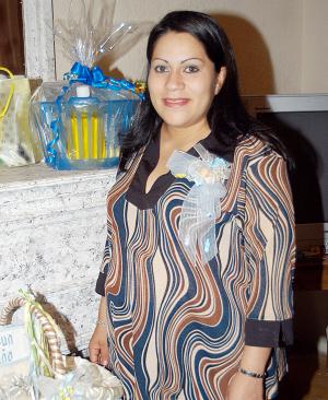 Alejandra Beltrán Parra, en la fiesta de regalos que le organizaron por el cercano nacimiento de su bebé.