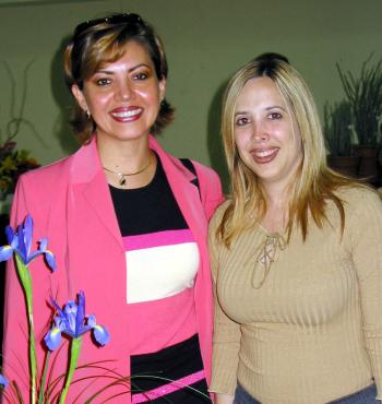 Lucy de Ramos y Maru de Giacomán.
