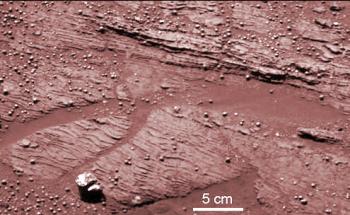 La cámara del 'Opportunity' ha detectado la presencia de finas capas de roca que presentan características típicas de una erosión causada por ondas de agua, similar a las olas de un mar o un lago en contacto con la orilla