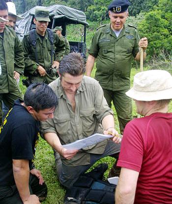 En la nota, el gobierno mexicano dice que un grupo de ciudadanos británicos 'presuntamente miembros del Ejército, la Marina y la Fuerza Aérea' del Reino Unido fue localizado en México 'realizando un trabajo de investigación científica en la red de cavernas de Alpazat, en Cuetzalan, estado de Puebla'.