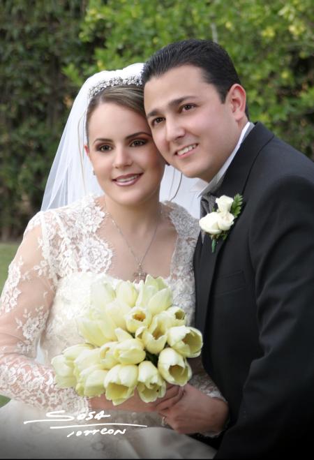 Lic. Julio Gustavo Villalobos Díaz de León y Lic Brenda Baille Berlanga recibieron la bendición nupcial el 28 de febrero de 2004.




Studio Sosa