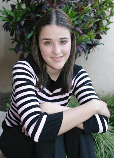 Marissa Navarro

Colegio: Pereyra

Grado: Tercero de secundaria

Edad: 14 años