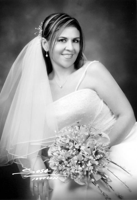 C.P.. Mayela E. Ávila Martínez el día de su enlace matrimonial con el C.P. Manuel Sosa Ruiz.


Studio Sosa