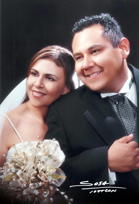 C.P.  Manuel Sosa Ruiz y C.P. Mayela E. Ávila Martínez contrajeron matrimonio religioso en la parroquia Los Ángles el  19 de marzo de 2004.


Studio Sosa