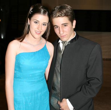 Marissa Navarro del Colegio Pereyra junto a su pareja Karim Fayad