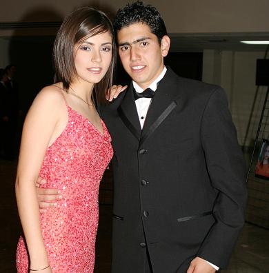 Mariana Flores del Colegio Inglés junto a su acompañante Beto Díaz de León
