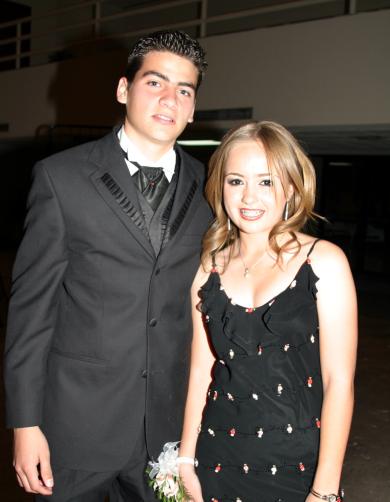 Luisa Viesca del Colegio Los Alpes junto a su acompañante Eduardo Jaidar
