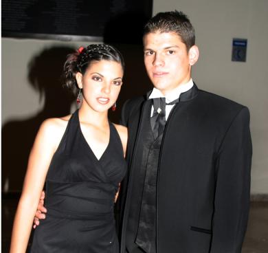 Letty Cepeda del Colegio Americano junto a su acompañante Pablo Larriñaga