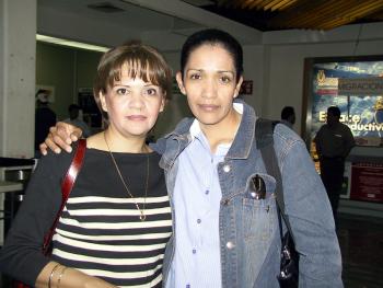   02 de abril  
Martha Espinoza regresó a Tijuana y fue despedida por Guadalupe Quiroz.