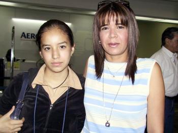   03 de abril  
Cecilia Medina viajó a Cuernavaca y fue despedida por Elizabeth Espinoza de Medina.