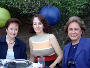 01 de abril 


Sandy de López, Marcela de Baille y Analy de Jaidar.