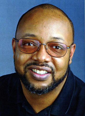 El galardón por columnas de opinión lo recibió Leonard Pitts Jr. del diario The Miami Herald.