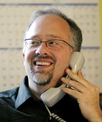 Doug Wright se llevó el premio en drama por su libro 'Yo soy mi propia esposa'.