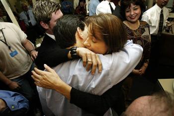 El diario Los Angeles Times ganó cinco Premios Pulitzer, entre ellos uno a su cobertura de noticias sobre los incendios que azotaron en el 2003 a la región sur del estado de California.