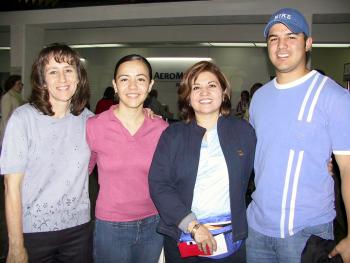   04 de abril  
Eugenia de Trasfí y Marcela Sánchez, viajaron a París y fueron despedidas por Margarita Pámanes y Carlos Trasfí
