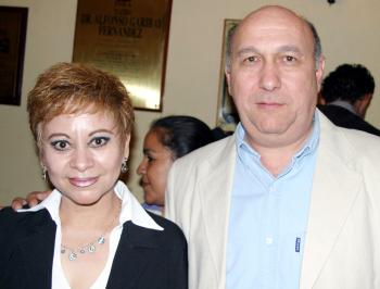 06 de abril 

Yolanda Almaraz de Vallejo y Ernesto Vallejo Romo.