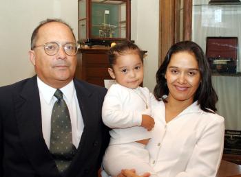 Jesús Mauricio Borrego López, Gloria Torres de Borrego y Carmen Borrego.