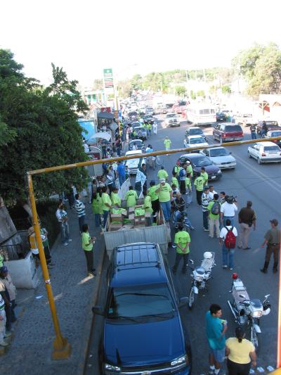 Sobre la posible adquisición de la franquicia por parte de empresarios interesados en la misma, aclara que en este momento el Santos Laguna no puede venderse, al estar intervenido la ley inhibe cualquier operación, por ello deben esperar a que se resuelva la situación jurídica de Carlos Ahumada Kurtz.