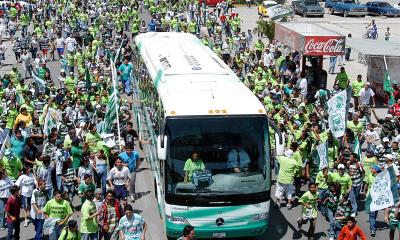 Una verdadera valla humana abarrotó el Miguel Alemán por ambos lados, donde los espectadores aplaudían enfundados en su playera de los Guerreros, asimismo, como la verde promocional con la leyenda que Héctor “Pity” Altamirano hiciera famosa en el partido de la jornada 12 ante el Real San Luis.