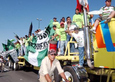 No importó el medio de transporte, ya que el recorrido que comenzó en Ciudad Jardín por el Bulevar Miguel Alemán incluía automóviles compactos, camionetas, tráileres, motocicletas, bicicletas y autobuses de pasajeros del nuevo patrocinador del Santos Laguna.