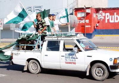 No fue la celebración de un campeonato, ni el festejo por una salvación: fue la voz de una afición unida que reclama el lugar de su equipo, Santos Laguna, en las filas de la Federación Mexicana de Futbol (FMF), ante una posible desaparición.