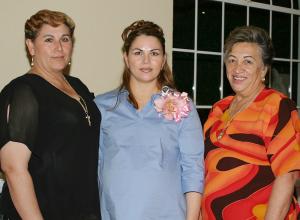 Aída Burciaga Vera de Saldaña en la fiesta de regalos que le fue organizada por Angélica Burciaga y Elena de Saldaña