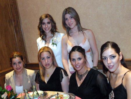  09 de abril  Laura Garza Abdo acompañada de sus amigas Bárbara Duéñez, Sofía de Marcos, Aída de Bitar, Karla de Diego y Gabriela de Sánchez, en su despedida de soltera