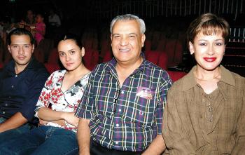 Carlos Macías, Silvia Espinoza, Guillermo y Alma Espinoza