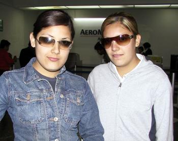 Después de vacacionar en Puerto Vallarta, regresaron a esta ciudad, Silvia y Victoria Mata