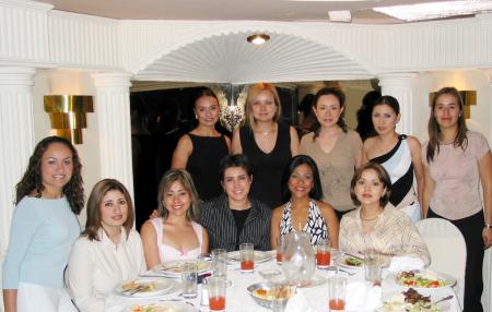  17 de abril  
 Valeria Correa, Carmen Cázares, Blanca Ruiz, Nadia Nava, Ángeles Vela, Cristy Soriano, Zaira Gutiérrez, Mine Soto, Fabiola Godoy, Lourdes Cardona y Ale Morales, acompañaron a Montserrat Gaucín Hernández en su despedida de soltera