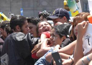 Tumultos y apretones vivieron los asistentes al concierto que reunió alrededor de 100 personas en la explanada del Zócalo de la Ciudad de México, en el marco del festejo para los niños.