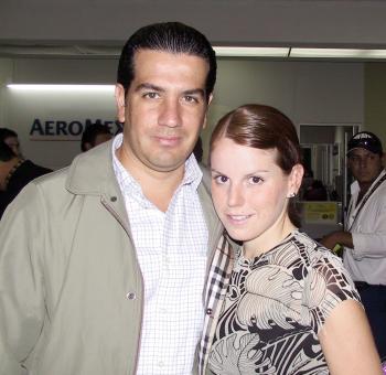   20 de abril 
 
Omar Álvarez y Guadalupe Estrada viajaron con destino al Distrito Federal.