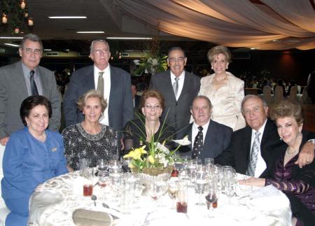 Alfredo González, Frida de González, Raúl Díaz, Ruth de Díaz, Keveth Lave, Elvia de Lave, Quintín Ruiz, Gloria Ruiz, Rodolfo Veyán, Elvia Cavazos y Aurora de Veyán.
