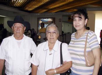   23 de abril 
 
 Santiago Zavala, Aurora Angulo e Inés Ortega viajaron con destino a Tijuana.