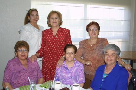 Ana María, Tere, Pinita, Esther. Gloria y Mary Carmen.