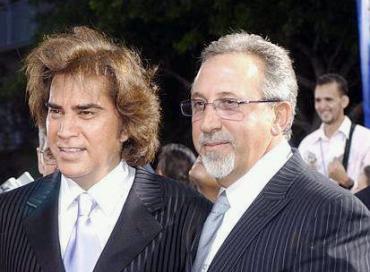 Los premios son entregados a los discos, canciones y cantantes latinos más populares en una multitud de categorías de acuerdo con los volumes de venta de sus discos y popularidad.

Jose Luis Rodríguez El Puma y el Productor Emilio Estefan fueron capatados en la alfombra roja .