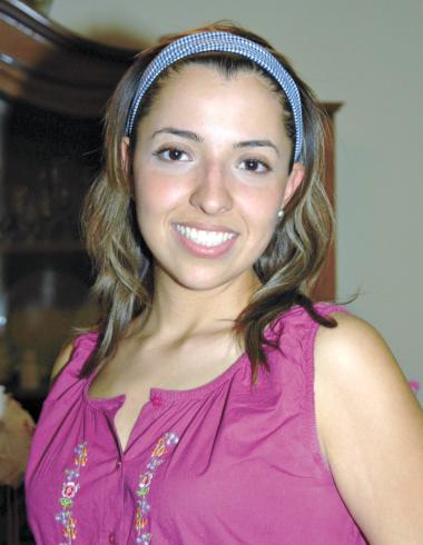  04 de mayo  
Monserrat Gaucín Hernández, en la despedida de soltera que le ofrecieron.