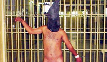 Bush comentó  que las fotografías de los abusos a los presos iraquíes le 'causaron malestar' y dejó claro que 'los responsables serán llevados ante la justicia'. 
