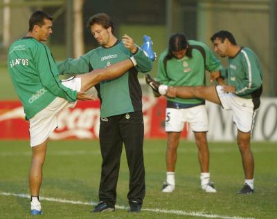 Santos Laguna entrenó en el Estadio del Club Atlético Banfield en Buenos Aires, Argentina, con miras al partido que sostendrá mañana contra River Plate en el Estadio Monumental, en el juego de vuelta de octavos de final de la Copa Libertadores.