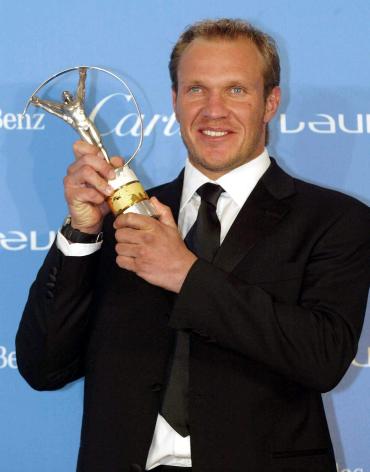 El esquiador alpino austríaco Hermann Maier protagonizó el regreso más espectacular de 2003. 
Regresó a final de año tras sobrevivir a un terrible accidente de moto sufrido en agosto de 2001. Los doctores se plantearon la amputación de una pierna, aunque finalmente se la reconstruyeron quirúrgicamente.
 	 El austríaco se perdió toda la temporada 2001/02, incluidos los Juegos Olímpicos de Invierno de Salt Lake City, pero, en enero de 2003, regresó a la competición. El año terminó con Maier liderando la Copa del Mundo, y peleando por su cuarto título.