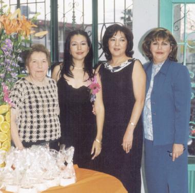  09 de mayo  
Martha Isabel Sánchez Salazar en compañia de Leticia de Sánchez, María Isabel Garza vda. de Sánchez y Mercedes Marrujo, en la última despedida de soltera que le ofrecieron.