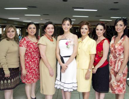  11 de mayo  
La festejada en compañia de Fernanada del Bosque Cravioto, Ana Cecilia del Bosque Zugasti, Leonor Cravioto de Del Bosque, Marcela Woolfolk de Ortiz, Alejandra Ortiz de Braña y Daniela Ortiz de Murra.
