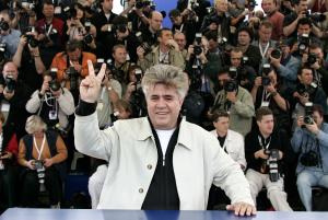 La nueva cinta de Almodóvar, protagonizada por el actor mexicano Gael García Bernal, narra una intrincada trama que se desarrolla en las décadas de 1960 y 1970 entre amigos, amantes, transvestistas y sacerdotes católicos.