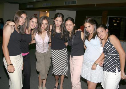 Luz María Arriaga, Iza  Zambrano, Mariana Viesca, Lety Cepeda, Mónica Téllez, Marifer Bustos y Charo Cepeda, captadas en reciente acontecimiento social.