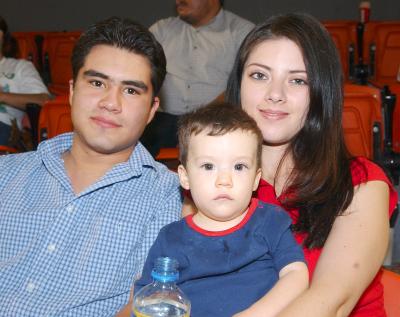 Arón Ocón Pérez, Fabian Ocón Tello y Perla Tello Fuentes.