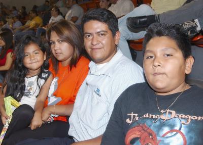 Juna Villarreal Jr, Juan Villarreal Alcalá, Alicia Isabel García y Zaira  Marlen Villarreal.
