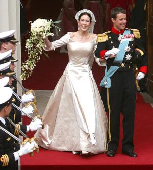 Cuando los novios abandonaron la catedral ya casados el órgano deleitó con la 'Tocata 5' de Charles-Marie Widor y la marcha nupcial se cerró con la overtura del acto tercera de Lohengrin.