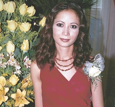  14 de mayo   
Karla López García en su primera despedida de soltera.
